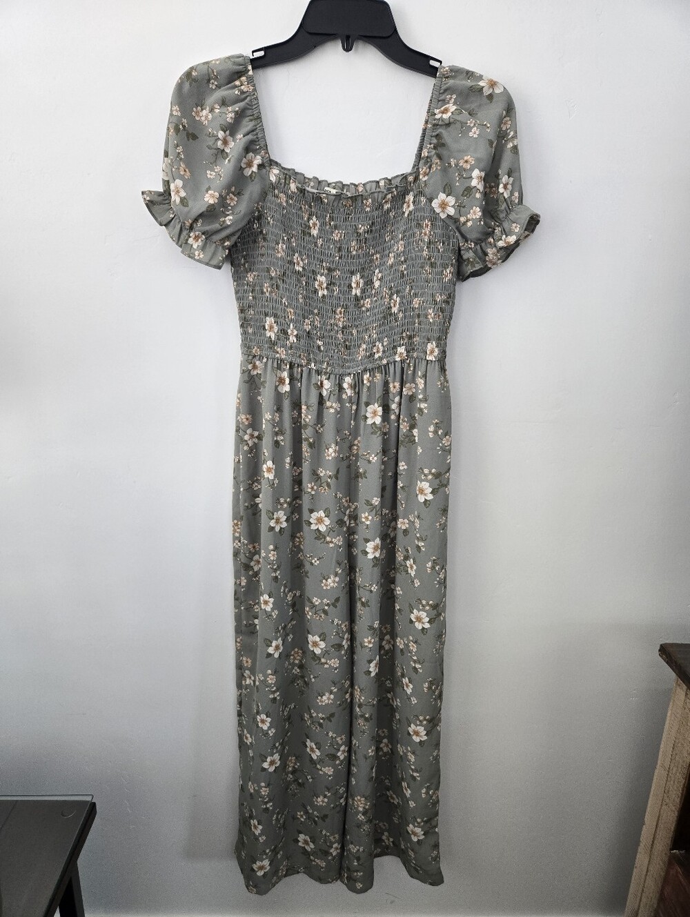 Inspired Hearts smocked bodice sage green floral jumpsuit. Size Medium - Picture 5 of 11